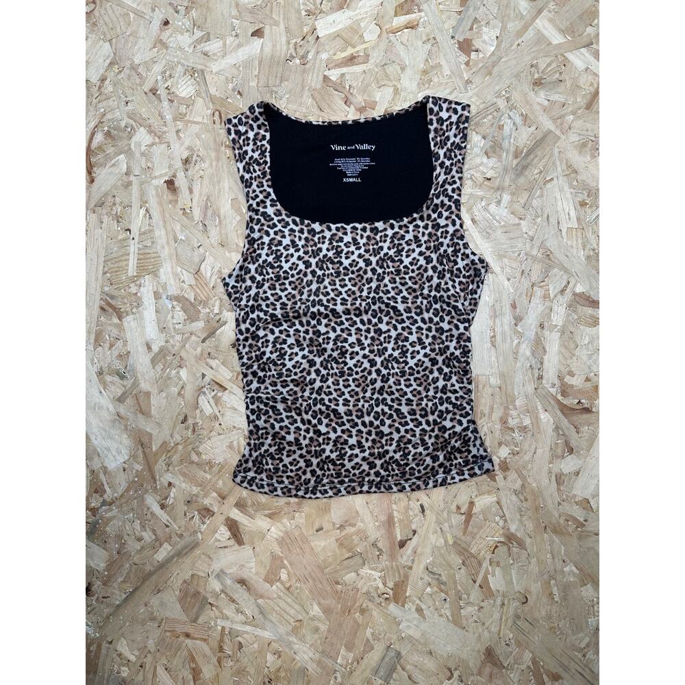 Vine and Valley Women’s Animal Print Top Sz XS